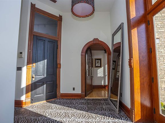 3rd image of 1105 N Court St APT 204