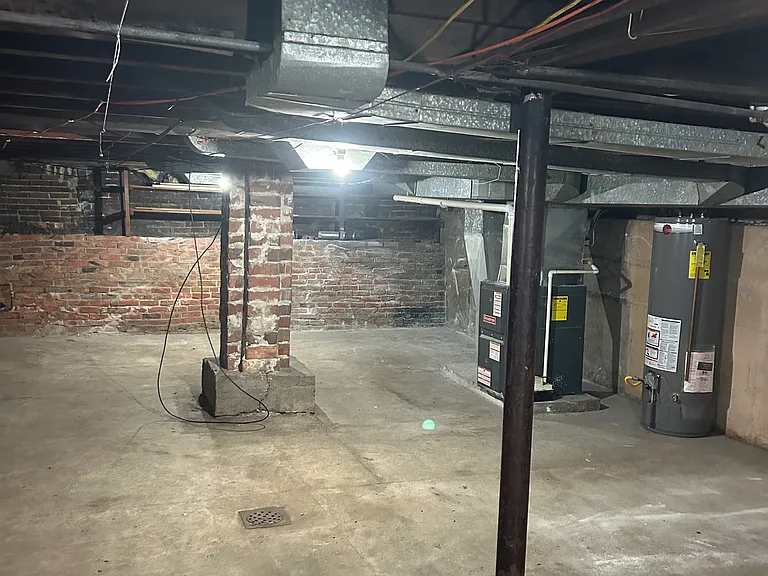 504 Powell St — Photo 12