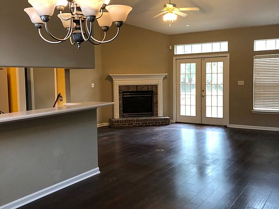 5th image of 844 Eagle View Dr