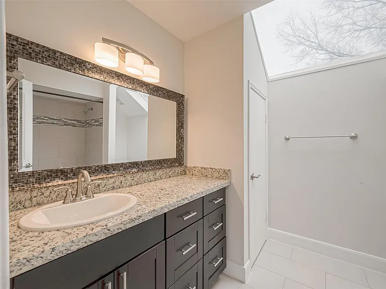 12127 Carriage Hill Dr — Photo 15