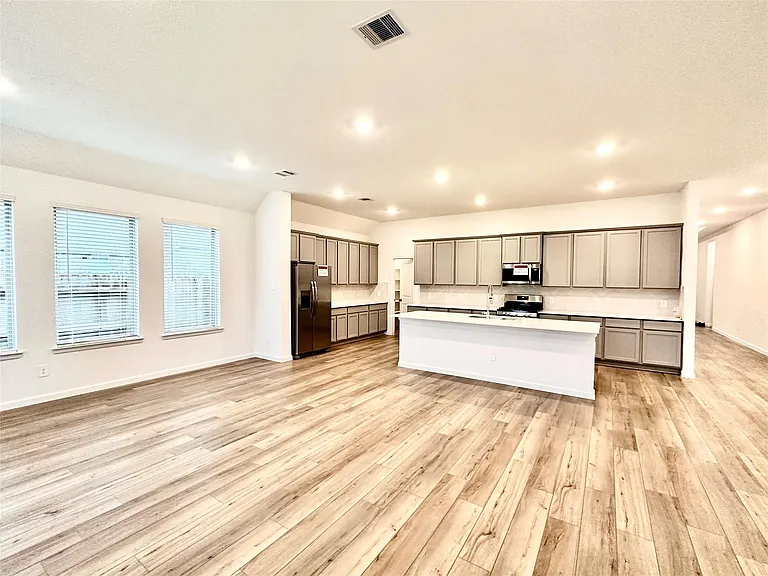 18330 Tiger Flowers Dr — Photo 2