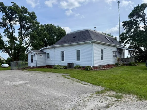 1005 Pekin Dr, Packwood, IA 52580