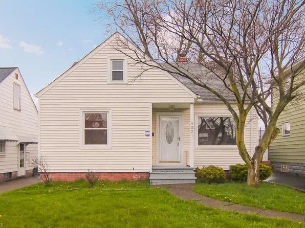 5221 Clement St, Maple Heights, OH 44137
