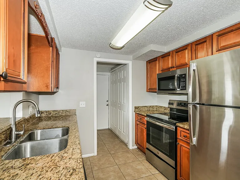 11610 Meadow Dr — Photo 7