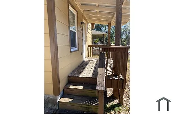 1009 Dozier St photo 1