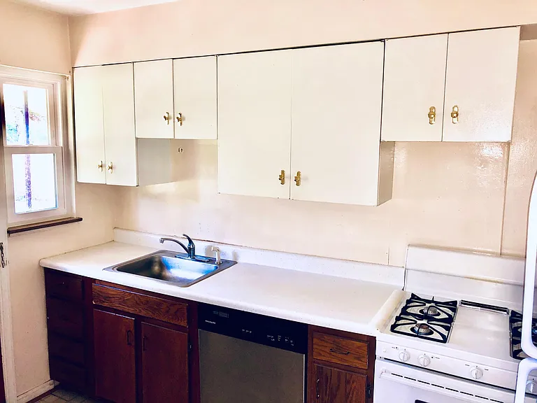 1525 Waltham Rd — Photo 4