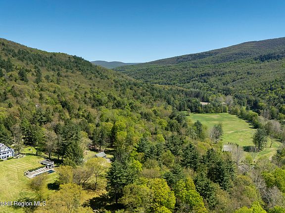 4th image of 390 Erpf Road Road