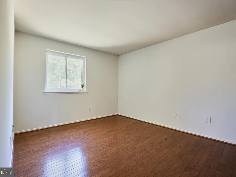 1643 Parkcrest Cir — Photo 16