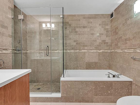 5th image of 135 E 54th St APT 10K