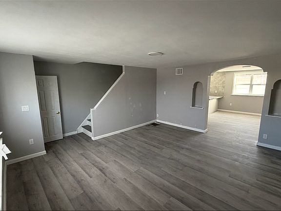 5th image of 2838 Devereaux Ave