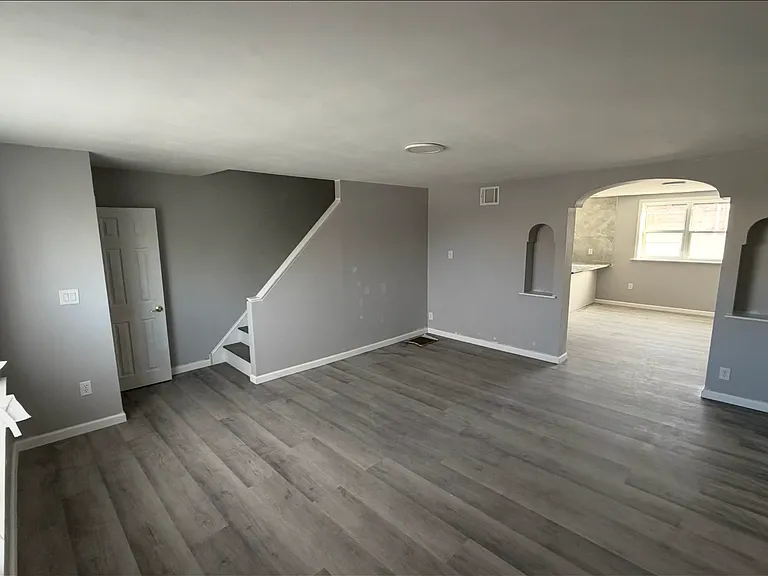 2828 Devereaux Ave — Photo 5