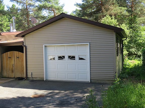 3rd image of 13 Heather Dr