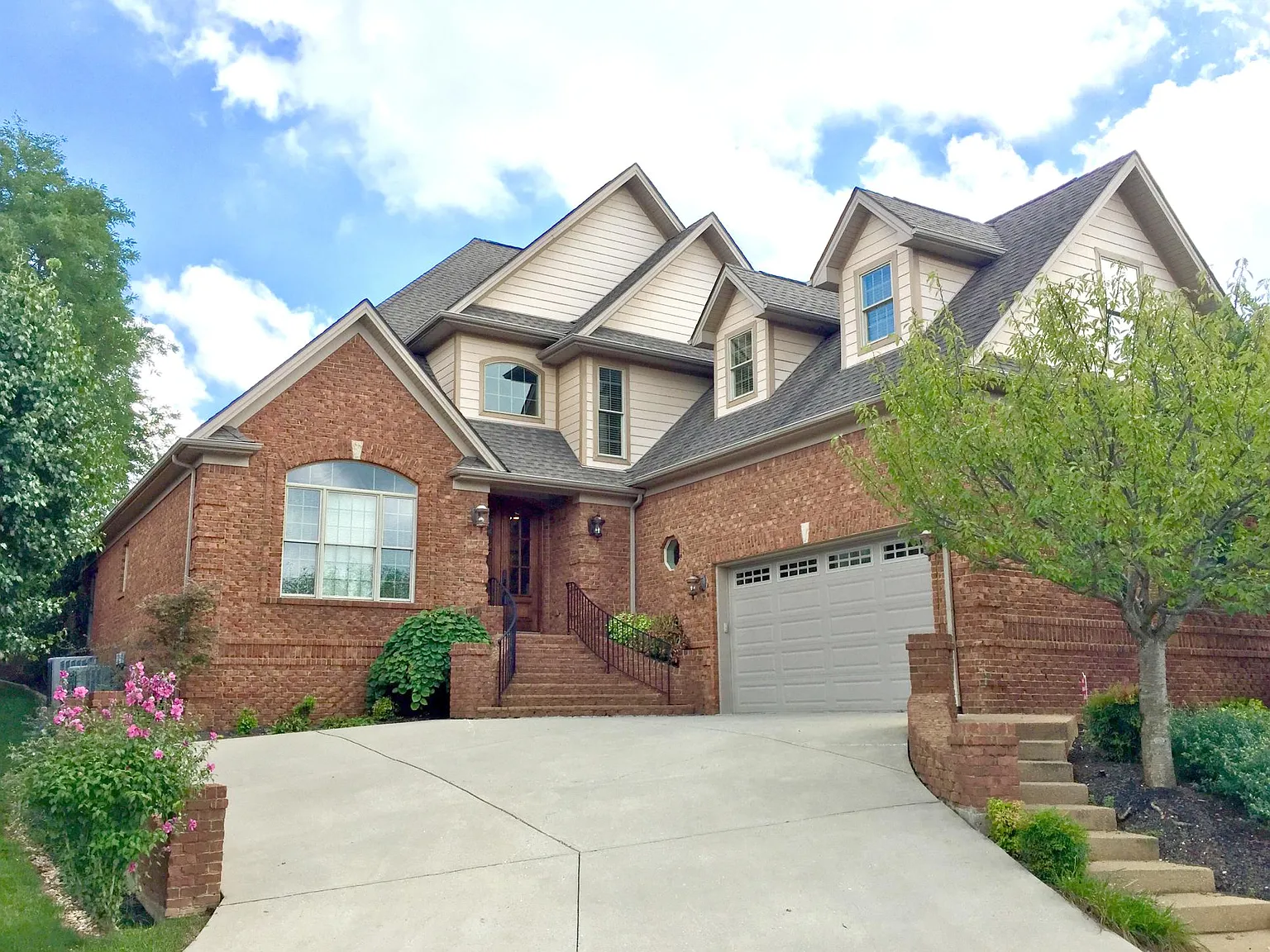 637 Andover Village Pl — Photo 2