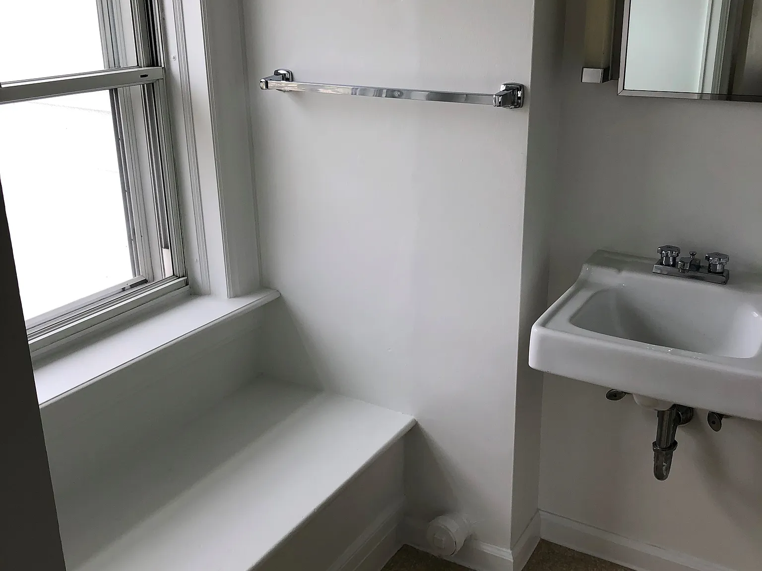 Studio, 350 sqft, $600 — Photo 4