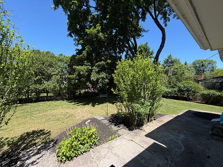 3 Spruce Pl — Photo 15