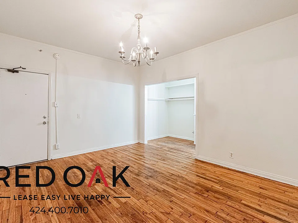 836 Sanborn Ave #104
