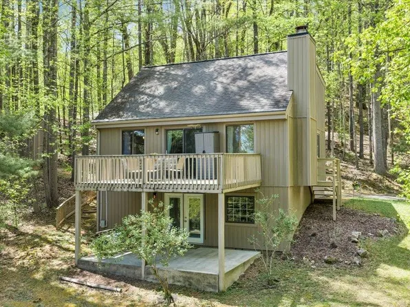 8664 Martins Creek Rd, Roanoke, VA 24018