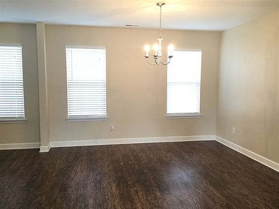 5th image of 982 Ramsgate Dr SW