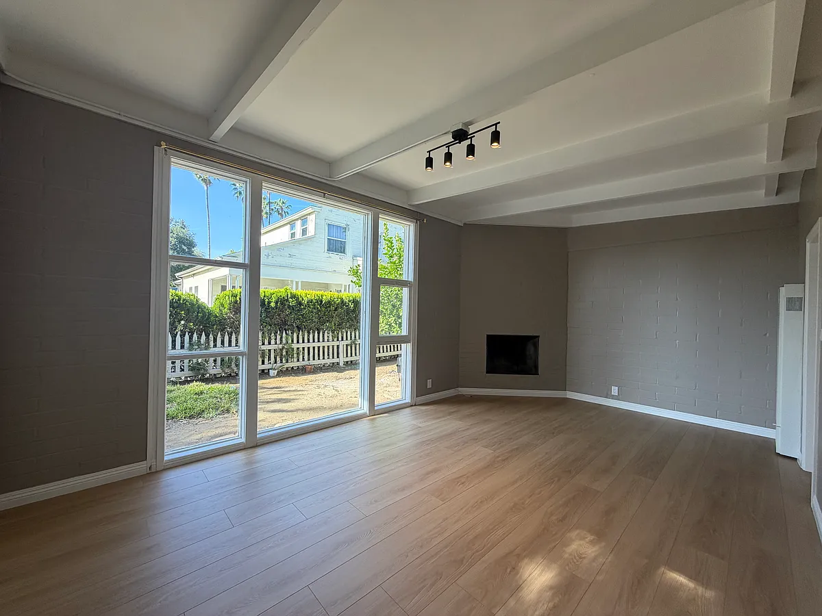 Building Photo - 651 N Hill Ave #651