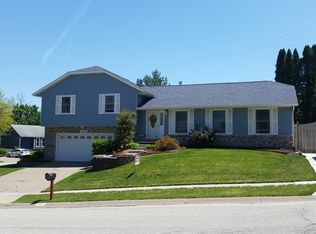 2685 New Lexington Dr, Bettendorf, IA