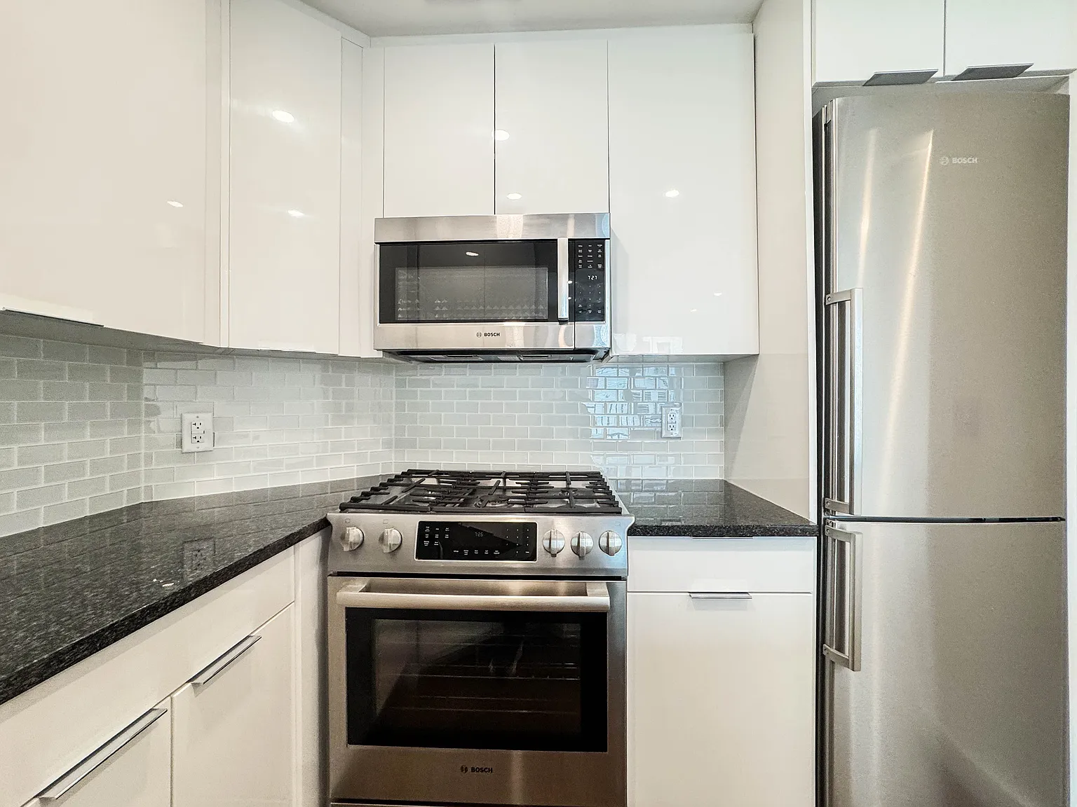 689 Leonard Street — Photo 3