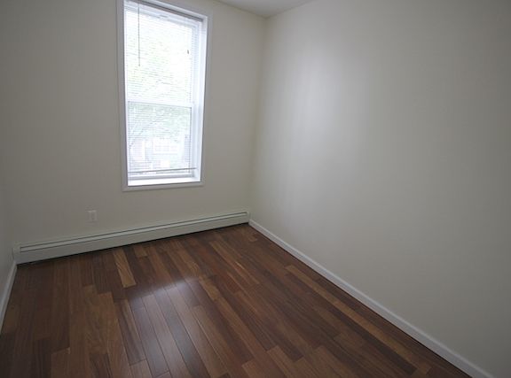 5th image of 409 Cornelia St #2F