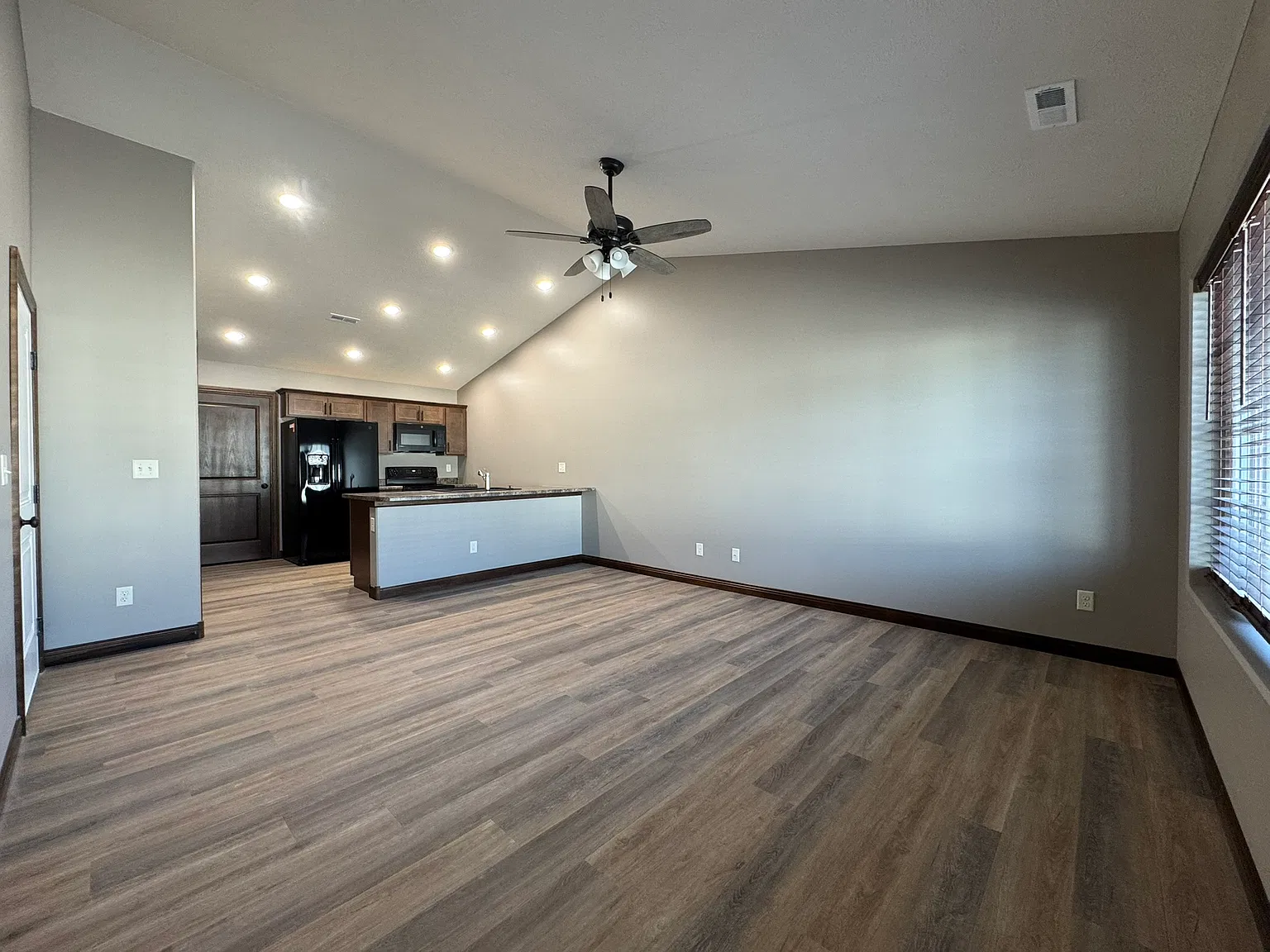 1 bed, 795 sqft, $1,350 — Photo 2