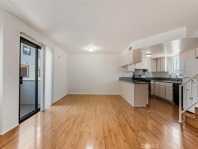 1129 Linden Ave #5 — Photo 4