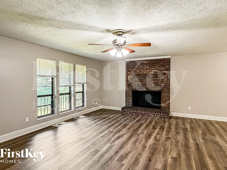 103 Walnut Way — Photo 2