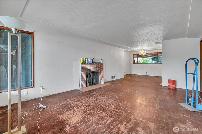 5th image of 8522 29th Street W