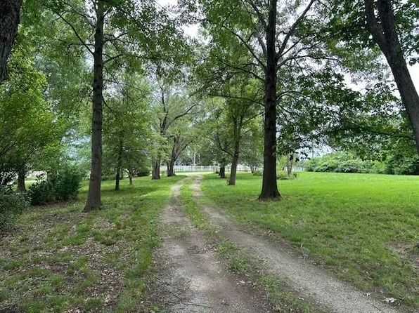 23530 W 207th St, Spring Hill, KS 66083