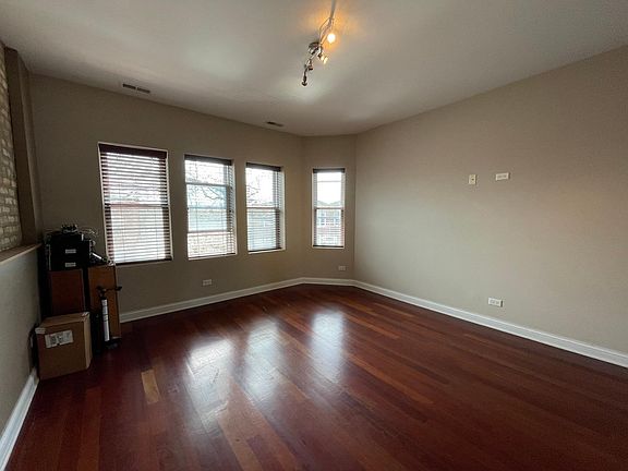 5th image of 3110 W Berteau Ave #3