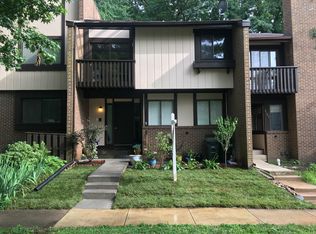 2103 Glencourse Ln, Reston, VA 20191