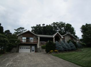 129 Golf View Ct, West Jefferson, NC 28694