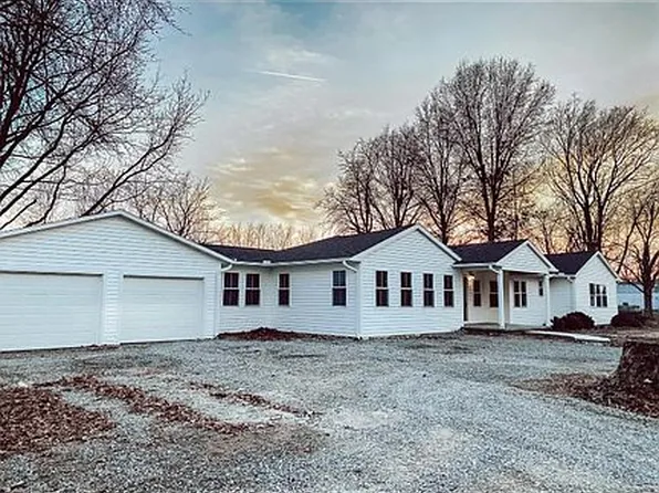 3368 Red Stripe Rd, Salem, IL 62881