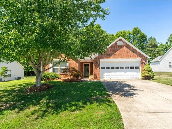 4680 Hanley Park Dr, Walkertown, NC 27051