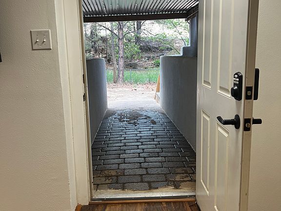 2nd image of 1008 Alamo Rd