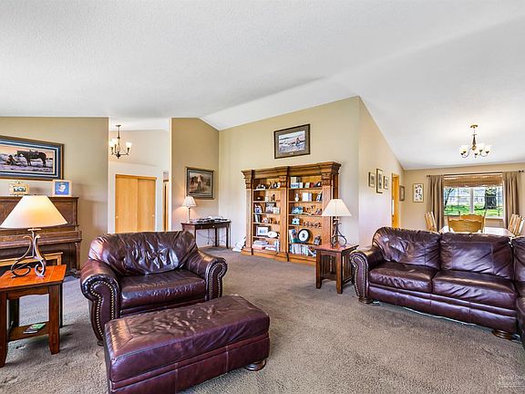 5th image of 2250 NE Sunrise Acres Ln