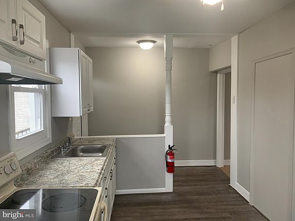 3rd image of 406 High St #2