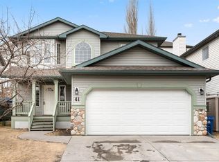 41 NE Bow Ridge Dr, Cochrane, AB T4C1V5