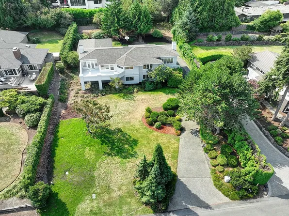 9025 NE 26th St, Bellevue, WA 98004