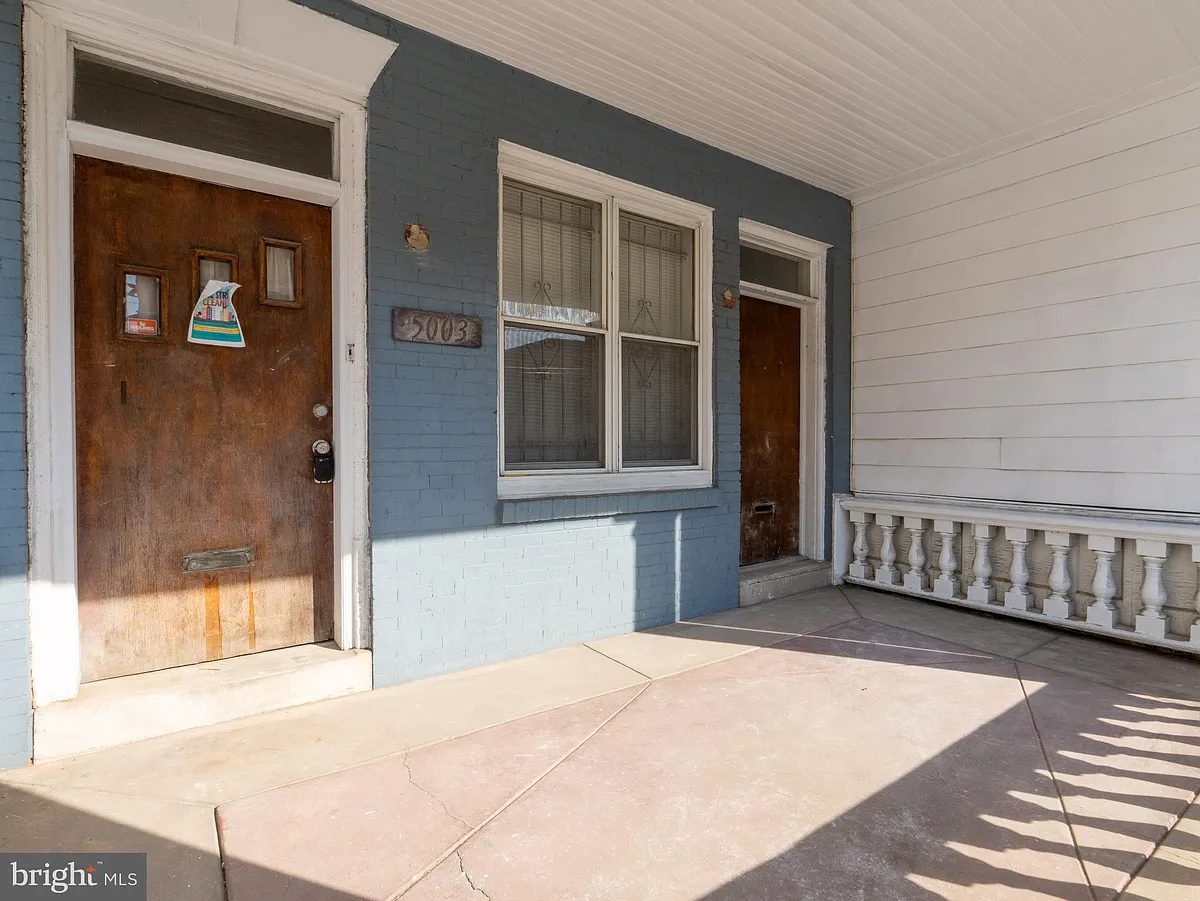Building Photo - 5003 Pine St #3