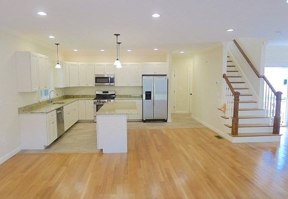 3rd image of 297-299 Cabot St #A