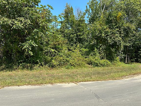 3rd image of 18 Cold Spring Ln