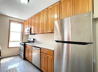 2120 23rd Dr #2, Astoria, NY 11105