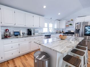 19 Oakmeadow Ln, Methuen, MA 01844