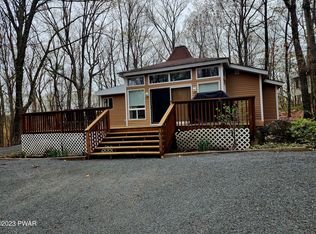 104 Hickory Dr, Hawley, PA 18428
