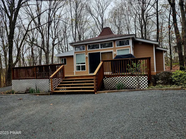104 Hickory Dr, Hawley, PA 18428