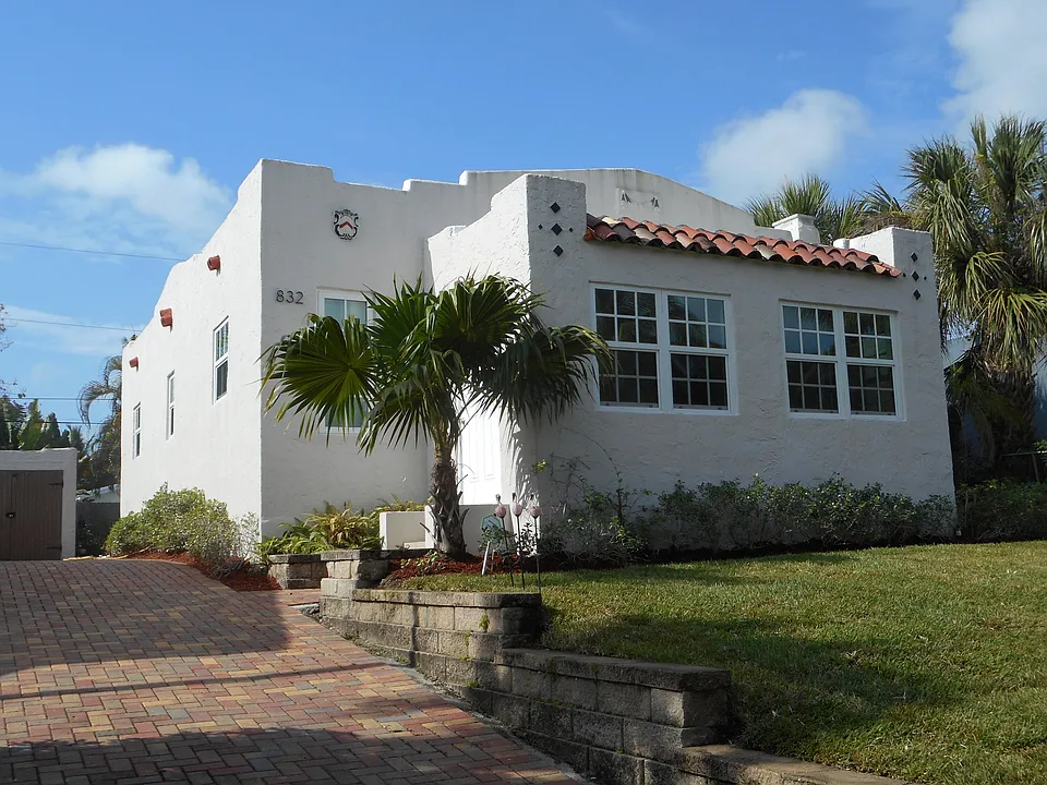 832 Biscayne Dr