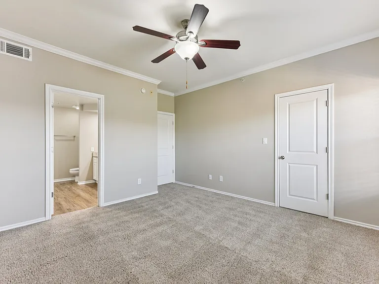Waters Edge Apartment Homes — Photo 132